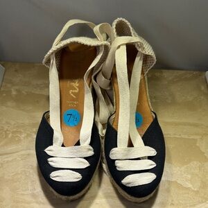 Elegant Black and Cream Espadrille Wedges